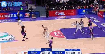 领先到双位数！萨林杰次节3分钟 里突外投展现十八般武艺连砍9分