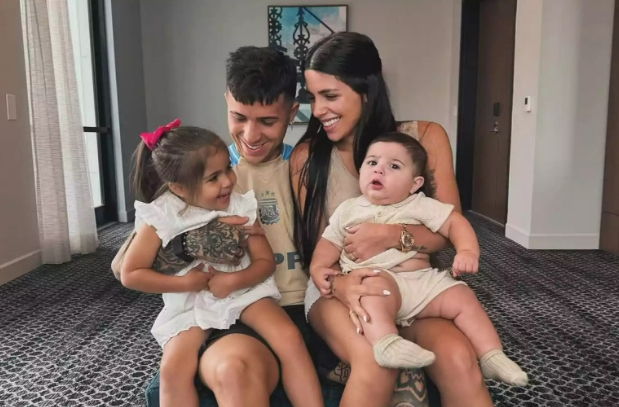 ❤重归于好!恩佐晒一家四口合照,祝女友瓦伦蒂娜25岁生日快乐