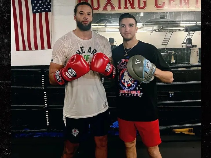 天赋➡️拳击台!33岁迈卡威转战拳坛首秀告捷 击败36岁业余拳手~